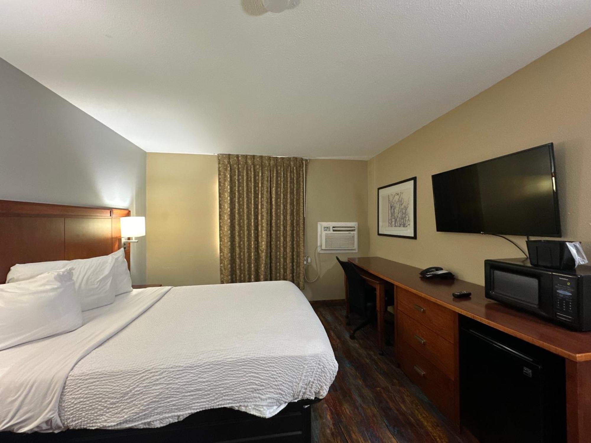 Americas Best Value Inn Fargo Exterior photo