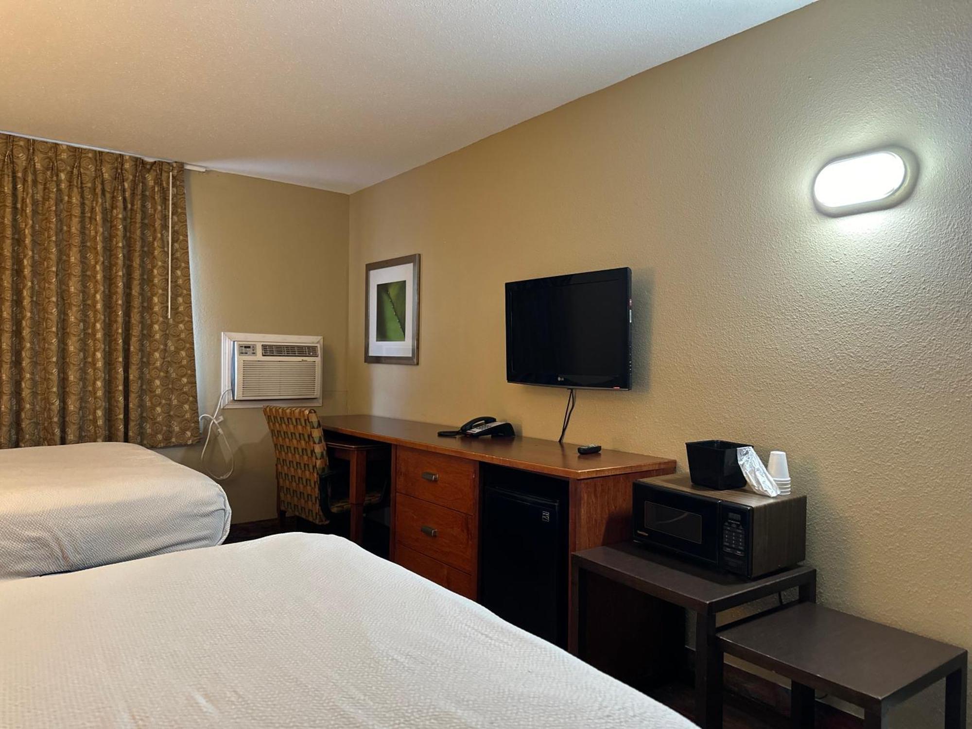 Americas Best Value Inn Fargo Exterior photo