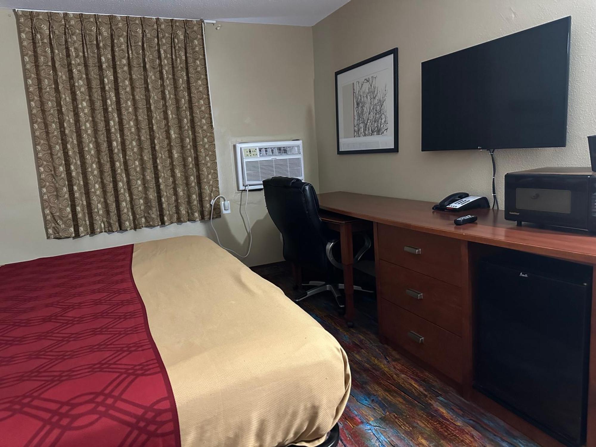 Americas Best Value Inn Fargo Exterior photo