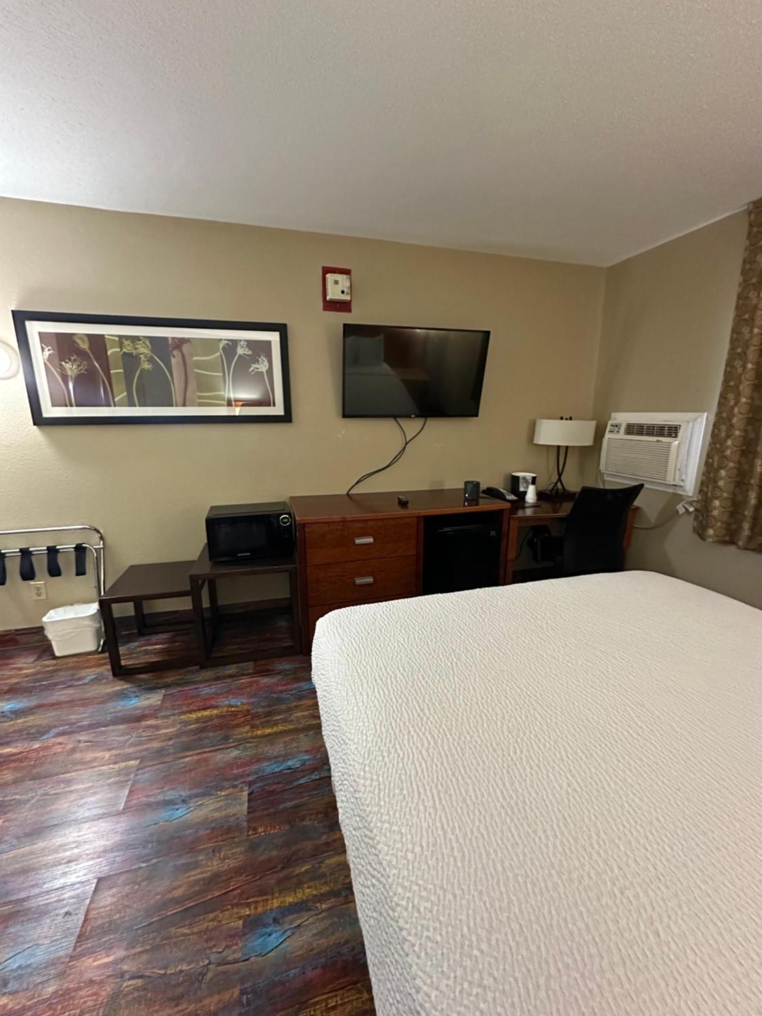 Americas Best Value Inn Fargo Exterior photo