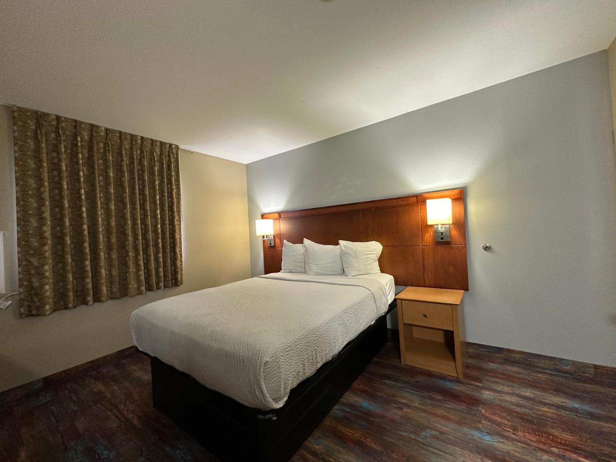 Americas Best Value Inn Fargo Exterior photo