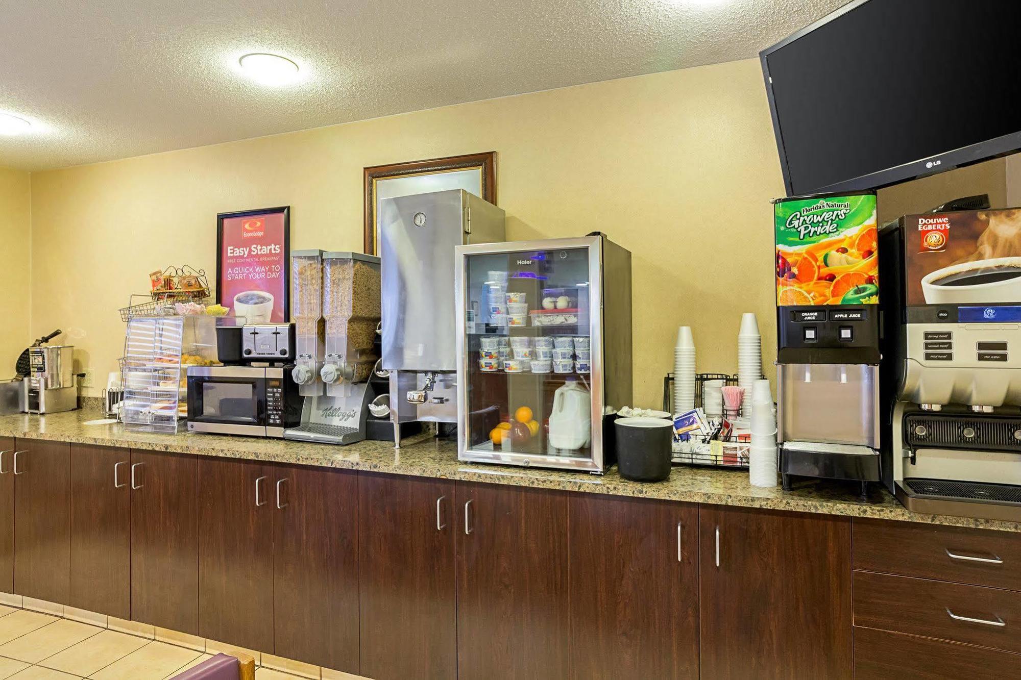 Americas Best Value Inn Fargo Exterior photo