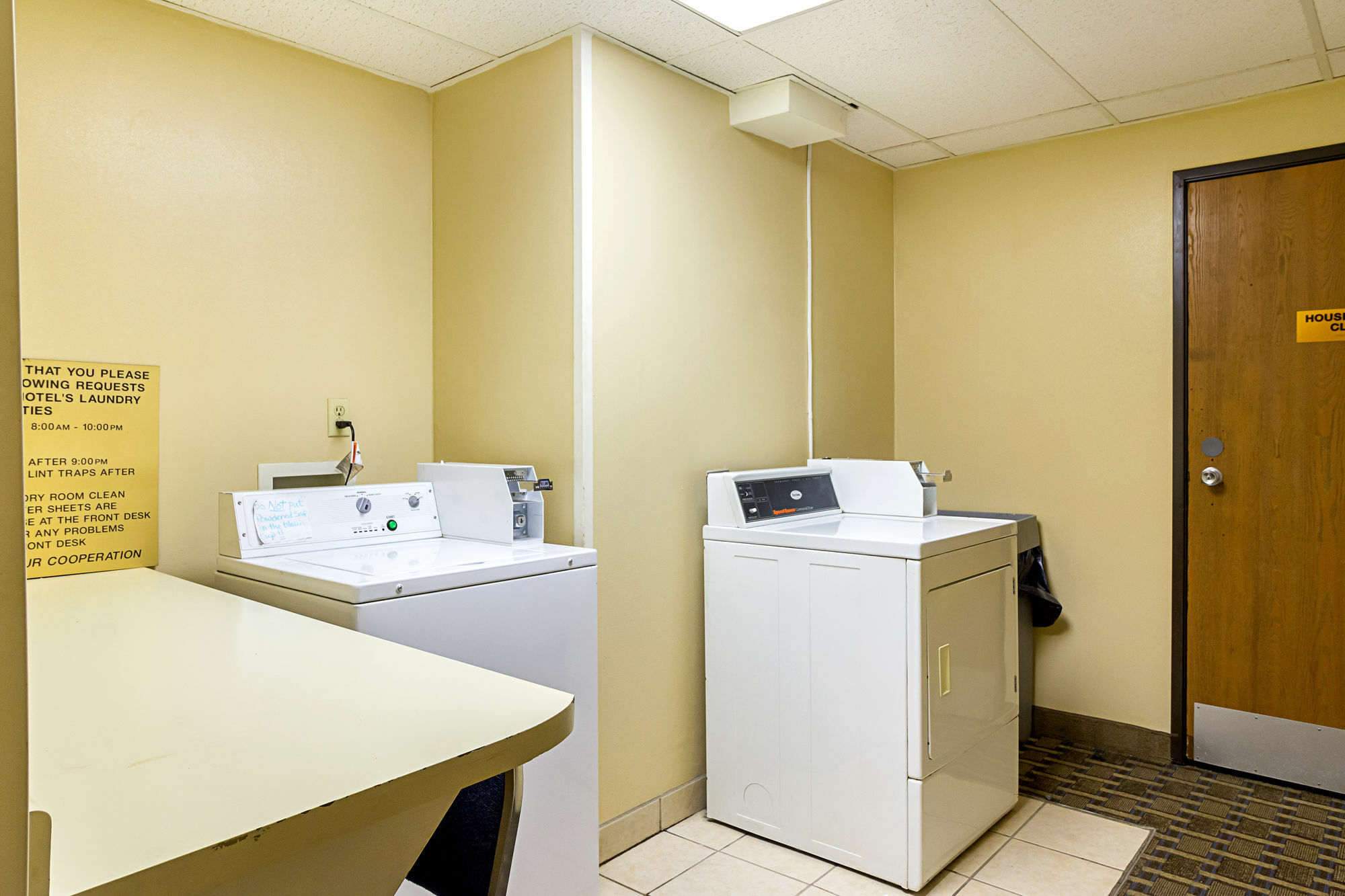 Americas Best Value Inn Fargo Exterior photo